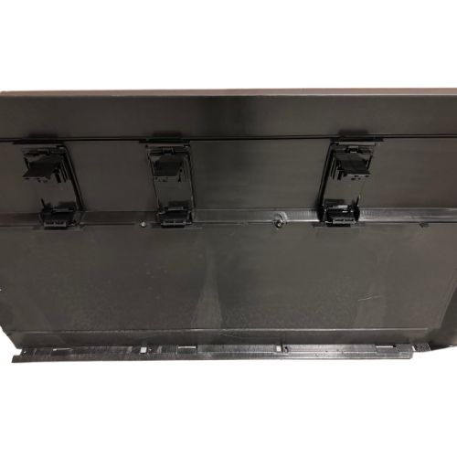 Volvo VNL Center/Middle Side Fairing – (2004-2017)